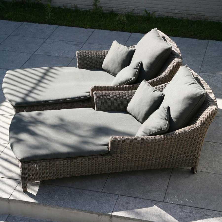 4 Seasons Outdoor Valentine 1 Seater Sun Bed With 4 Cushions In Pure