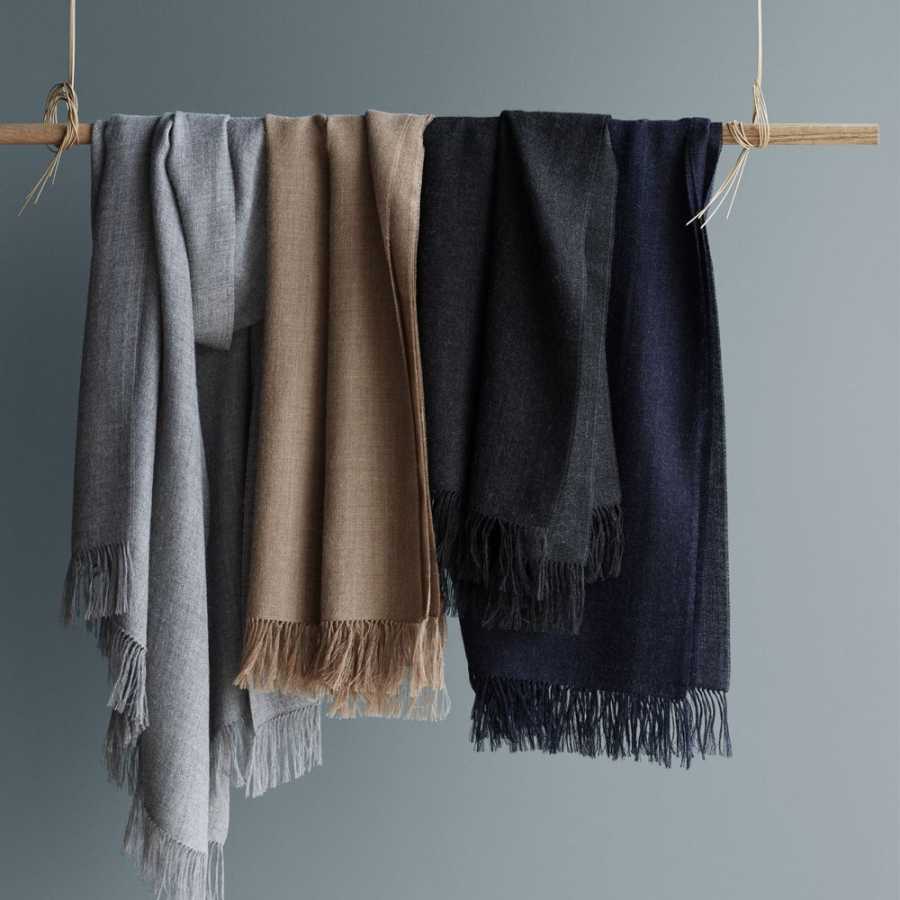 Elvang Traveller Scarf - Dark Grey & Black