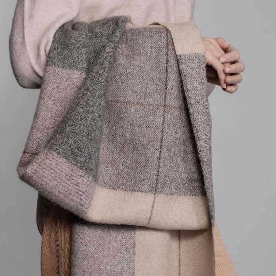 Elvang Prague Scarf - Beige & Dark Grey
