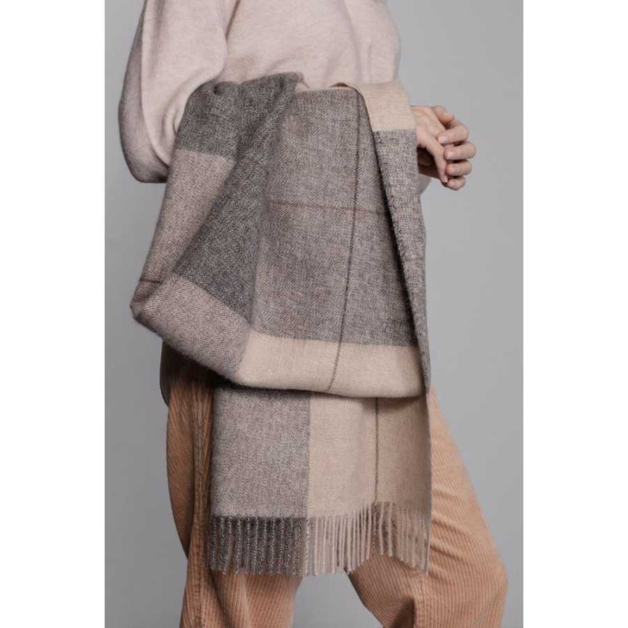 Elvang Prague Scarf - Beige & Dark Grey