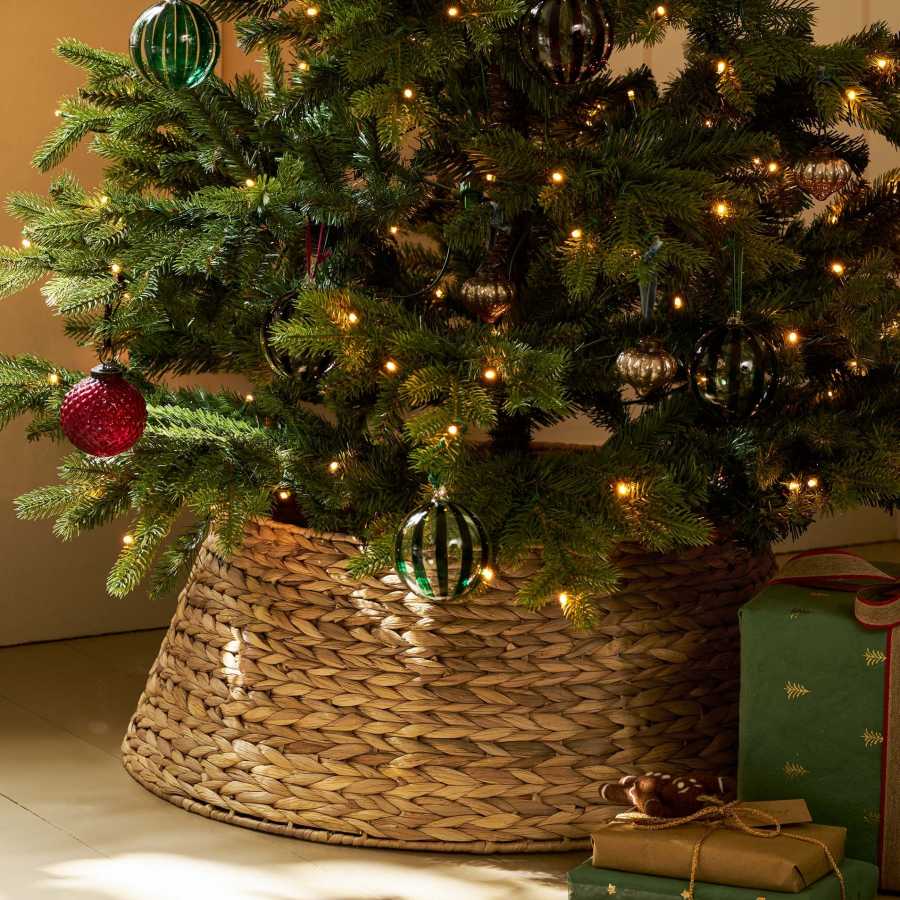 Garden Trading Aston Christmas Tree Skirt Natural 2 Parts Lifestyle